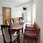 Sea View Family Saint Apartman